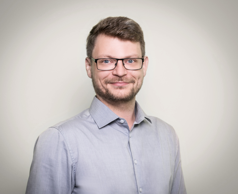 Foto von Max Walther, Entwicklungsleiter bei ATBAS GmbH für eine Referenz über die Zusammenarbeit mit DevBoost.